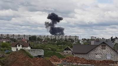В результате крушения военного самолета в Белоруссии серьезно пострадал пилот
