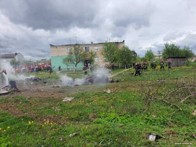 Военный самолет разбился рядом с жилыми домами в Белоруссии