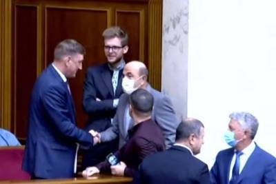 Аксенов принял присягу нардепа Украины под крики «ганьба»