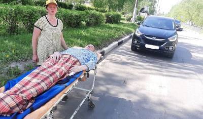 Пенсионерке в Нижегородской области пришлось везти мужа из больницы на каталке