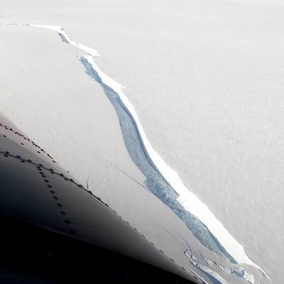 В Антарктиде откололся самый большой в мире айсберг
