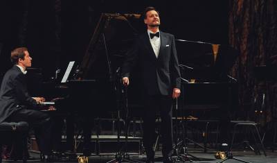 Оперному певцу Аскару Абдразакову присвоили звание Заслуженного артиста России