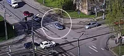 В Петрозаводске разыскивается водитель, заблокировавший проезд на перекрестке (ВИДЕО)