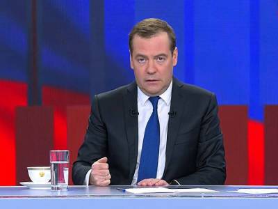 Медведев предупредил, что россиян могут начать прививать от коронавируса принудительно