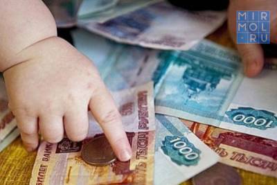 Госдума приняла поправки «Единой России» о новых выплатах семьям с детьми