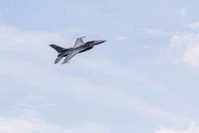 На американском истребителе F-16 заметили надпись на русском языке