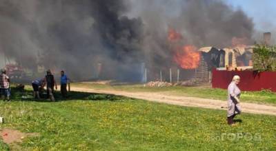 Чебоксарском районе сгорели два дома: "Говорят, поджег маленький ребенок"