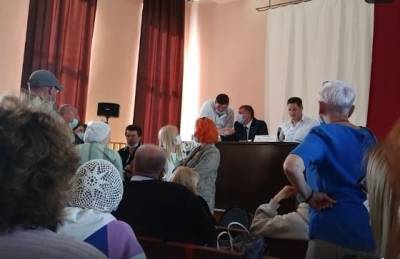 В Челябинске глава района сбежал от жителей. В ответ они проголосовали против бюджета