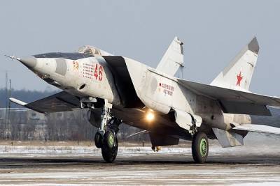 «Летающий гастроном»: за что лётчики так прозвали МиГ-25