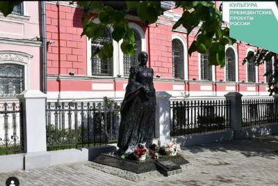 Памятник Анне Мараевой открыли в Серпухове.