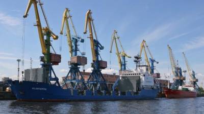 Профицит внешней торговли РФ в январе-апреле снизился до $35,8 млрд