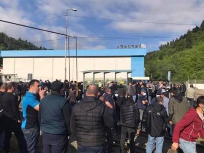 Заводы «Боржоми» остановили работу в Грузии