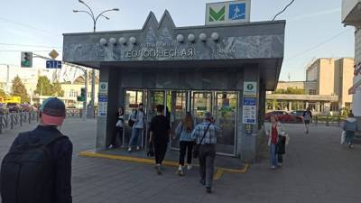 В Екатеринбурге из-за забытых сумок в час пик закрыли две станции метро