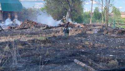 Пожар уничтожил 21 строение в селе Перелучи в Новгородской области