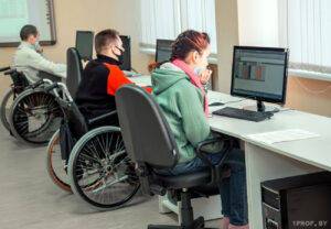 Работа для всех: через службу занятости трудоустроена половина обратившихся за помощью граждан с инвалидностью