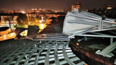 Последствия шторма в Петербурге устраняют силами коммунальных служб министерства обороны