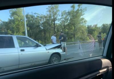 В Уфе на шоссе из-за аварии случился транспортный коллапс