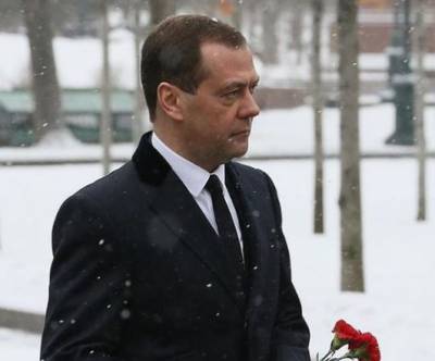 Медведев допустил введения обязательной вакцинации от коронавируса