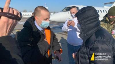 Дело "Приватбанка": с Яценко, самолет которого заворачивали в Киев, уже месяц как сняли браслет