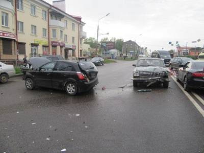 В Смоленске в ДТП с пятью машинами пострадала автоледи