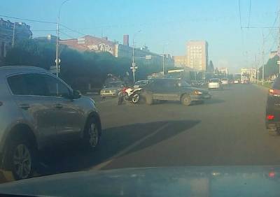 На Первомайском проспекте мотоциклист влетел в легковушку