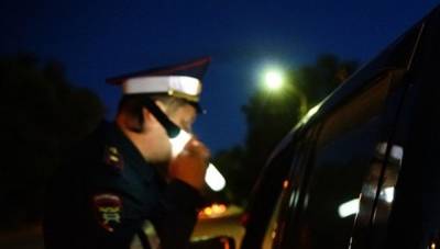 «Пьяное» ДТП на М-9: водитель легковушки догнал КАМАЗ
