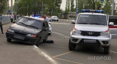 «Уже в наручниках»: в Ярославле пьяный водитель въехал в остановку