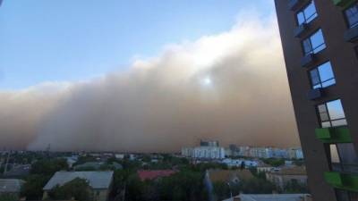 Астрахань накрыла пылевая буря — видео