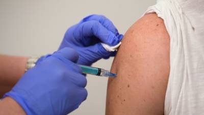 «Так вопрос не стоит»: в Кремле прокомментировали идею обязательной вакцинации от коронавируса