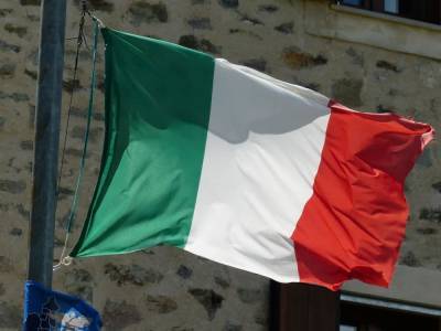 Италия смягчит условия въезда для привитых даже одной дозой и мира