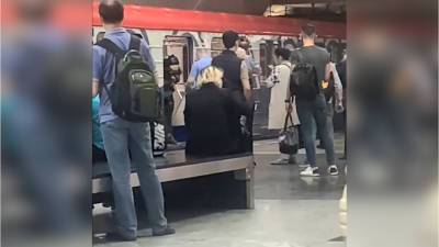 Женщина, упавшая на рельсы в столичном метро, погибла