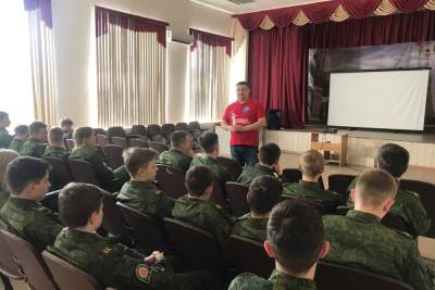 Руководитель Волонтерской Роты Боевого Братства Смоленской области встретился с кадетами 8-х классов