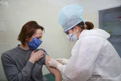 Первый компонент вакцины против COVID-19 в Беларуси получили более 3% населения