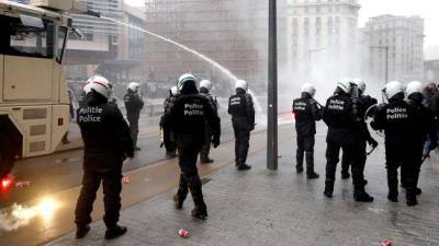 В Брюсселе полиция разогнала протестную акцию водометами