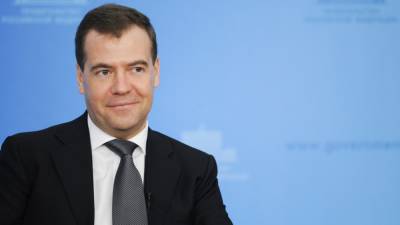 Медведев поздравил россиян с праздником Пасхи