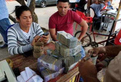 Власти Венесуэлы повысили минимальную ежемесячную зарплату в стране до $ 2,5