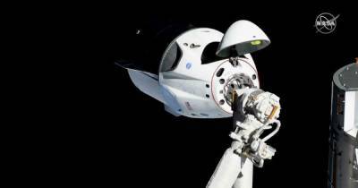 Полет на Землю: Crew Dragon отстыковался от МКС