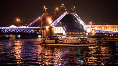 Речной карнавал и фестиваль ледоколов: в Петербурге открывается туристический сезон