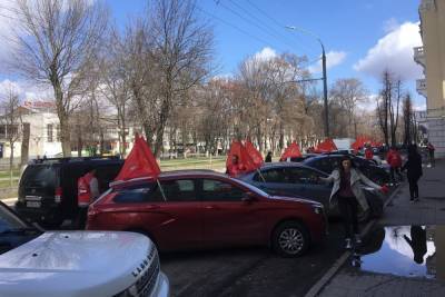 Ярославские коммунисты устроили автопробег вместо демонстрации