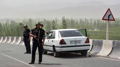 Бишкек и Душанбе начали отвод войск из зоны конфликта на границе