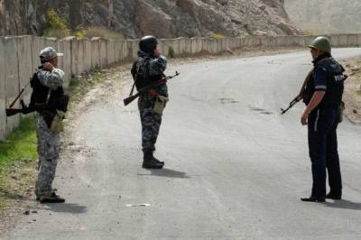 Киргизия и Таджикистан приступили к отводу войск от границы