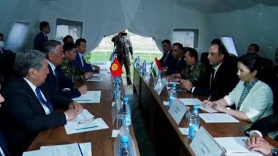 Киргизия и Таджикистан выводят войска из зоны конфликта