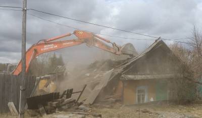 Начался снос аварийного дома на улице Томской в Тюмени