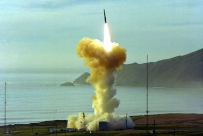 Проверка боеготовности: Пентагон в мае запустит межконтинентальную баллистическую ракету