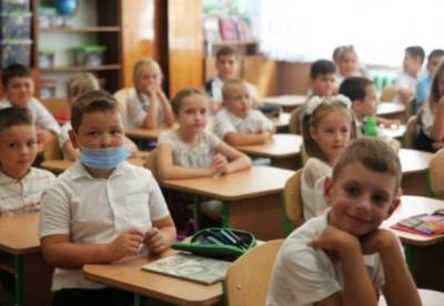 В Киеве возобновят прием первоклассников в школы