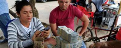 В Венесуэле размер минимальной зарплаты подняли до $2,5