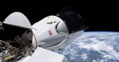 Астронавты на корабле Crew Dragon успешно вернулись из космоса на Землю