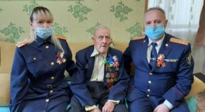 В Батыревском районе поздравили 100-летнего ветерана войны: "Матери дважды отправляли похоронку"