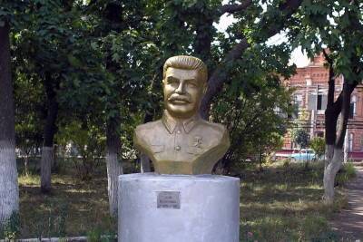 В Дагестане установили памятник Сталину