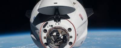 Космический корабль компании SpaceX с четырьмя космонавтами вернулся на Землю